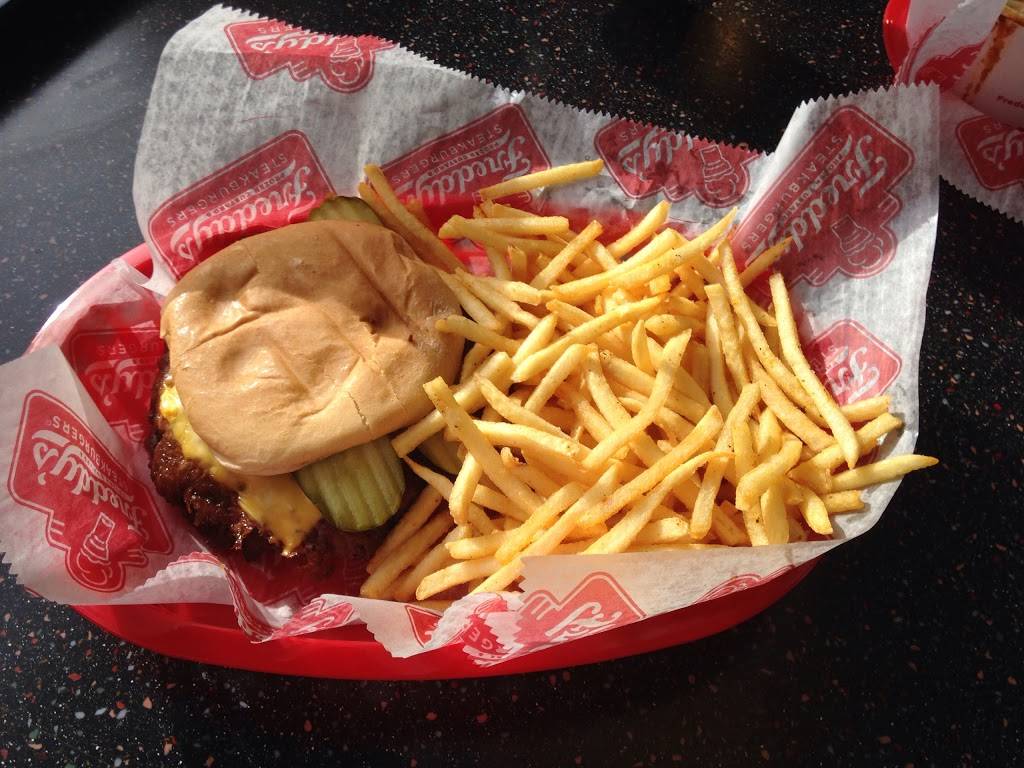 Freddys Frozen Custard & Steakburgers | restaurant | 9000 S Western Ave, Oklahoma City, OK 73139, USA | 4056927979 OR +1 405-692-7979