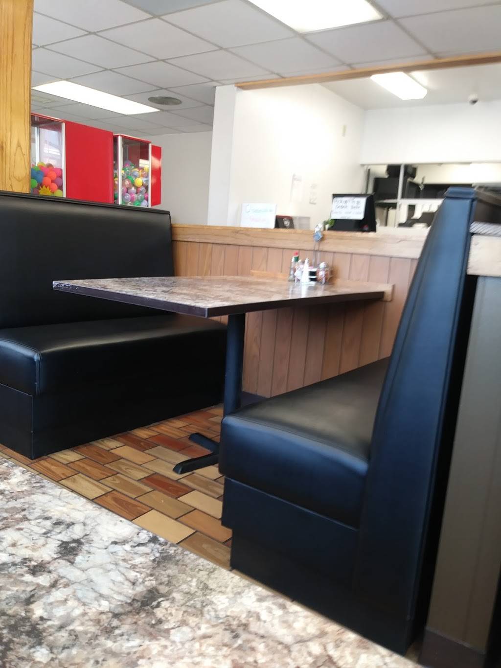 Joes Pizza | restaurant | 125 E W Stacey St, Chester, IL 62233, USA | 6188267017 OR +1 618-826-7017