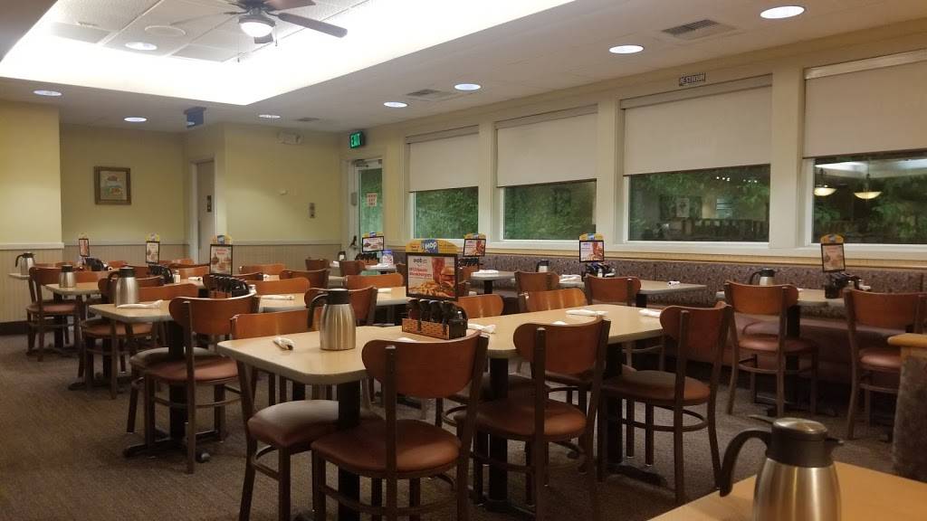 IHOP | restaurant | 3926 Franklin Rd SW, Roanoke, VA 24014, USA | 5407767775 OR +1 540-776-7775