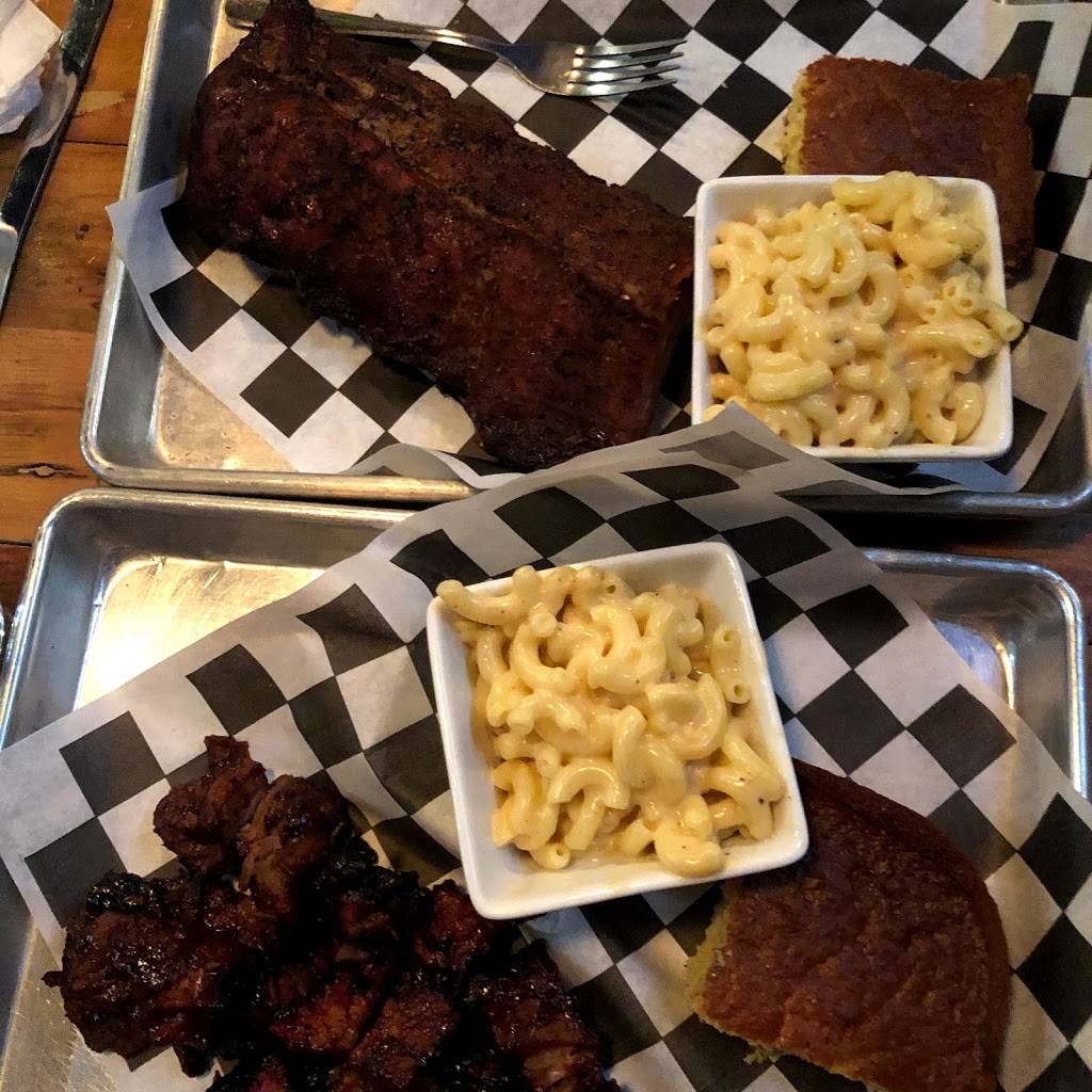 J. Smugs GastroPit | restaurant | 4916 Shaw Ave, St. Louis, MO 63110, USA | 3144997488 OR +1 314-499-7488
