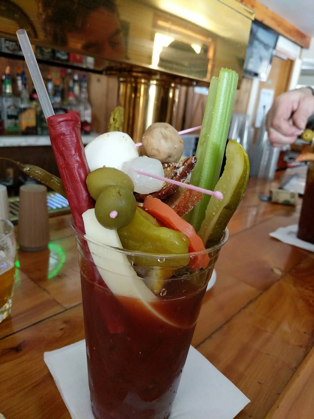 Mulligans Sports Bar & Grill | restaurant | 16707 WI-32, Mountain, WI 54149, USA | 7152763125 OR +1 715-276-3125