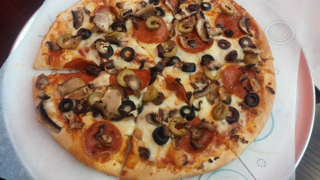Slimms Pizza and Salads | restaurant | 7810 E 96th St, Fishers, IN 46037, USA | 3177718189 OR +1 317-771-8189