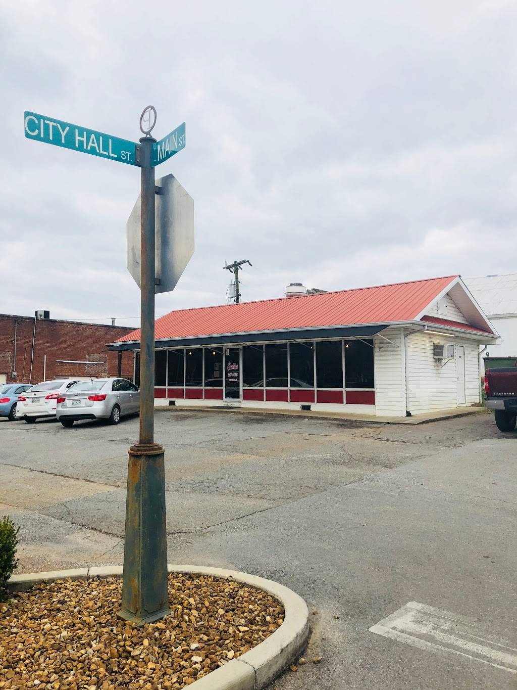 Scotties | restaurant | 3211 Main St, Pikeville, TN 37367, USA | 4234476892 OR +1 423-447-6892