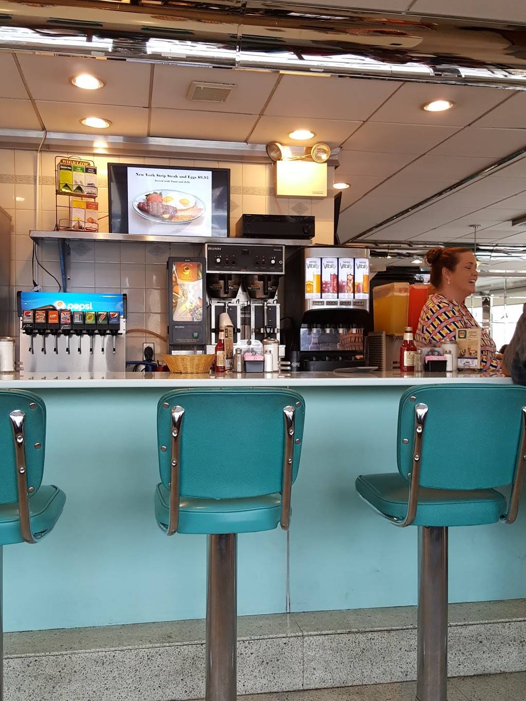 The American Diner | restaurant | 1131, 411 Penn Ave, Reading, PA 19611, USA | 6103765565 OR +1 610-376-5565