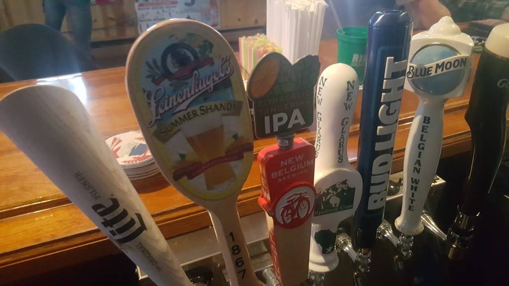 Rileys Sports Bar & Grill | restaurant | 209 W Milwaukee St, Janesville, WI 53548, USA | 6085630410 OR +1 608-563-0410