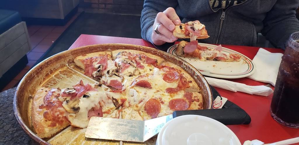 Pizza Hut | meal takeaway | 312 N Main St, Jamestown, TN 38556, USA | 9318798053 OR +1 931-879-8053