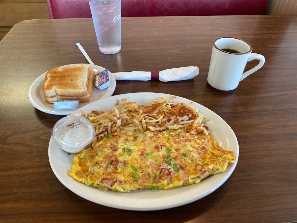 Star 63 | restaurant | 409 N Missouri St, Macon, MO 63552, USA | 6603952500 OR +1 660-395-2500