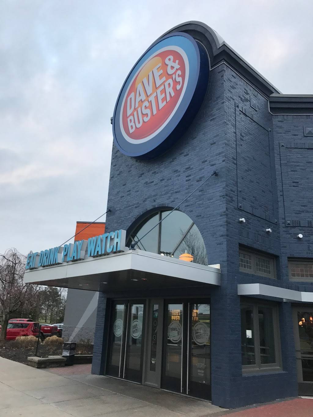 Dave & Busters | restaurant | 13857 Riverport Dr, Maryland Heights, MO 63043, USA | 3142098015 OR +1 314-209-8015