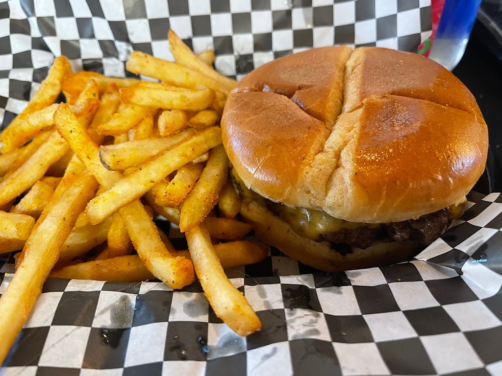 Big Burger | restaurant | 284 Airways Blvd, Jackson, TN 38301, USA | 7317361319 OR +1 731-736-1319