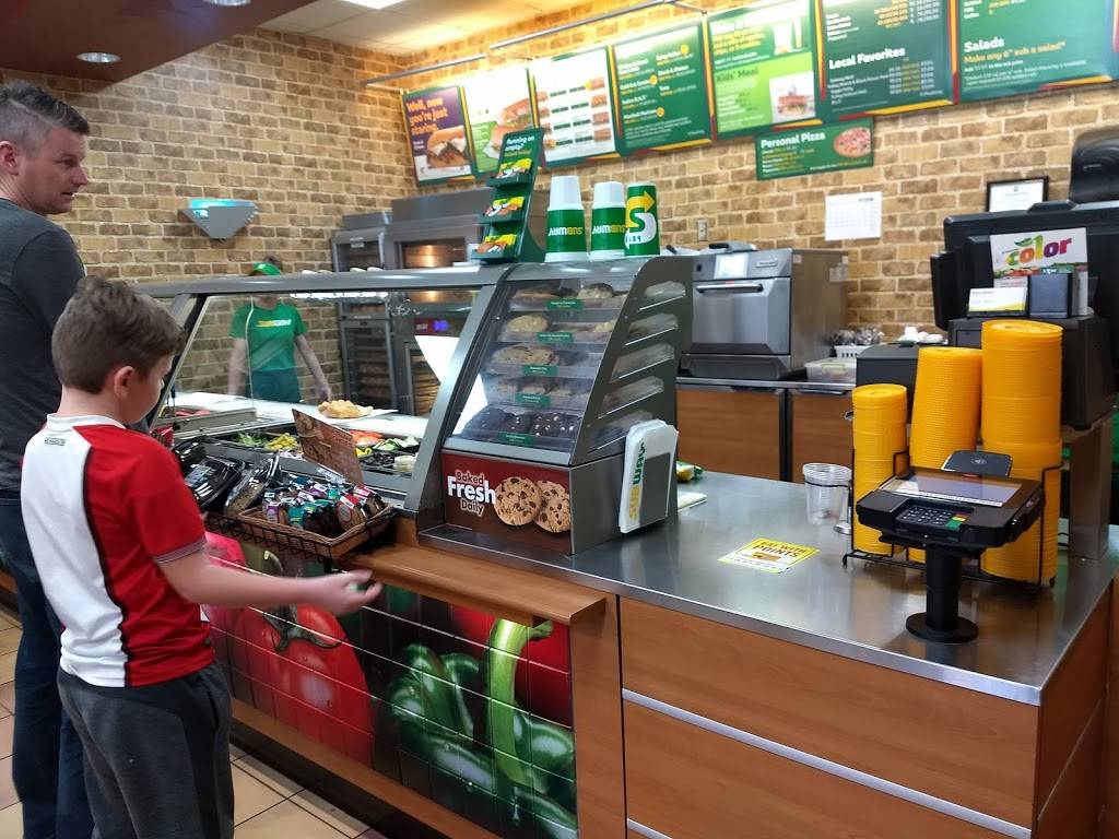 Subway | restaurant | 1850 N Mecklenburg Ave, South Hill, VA 23970, USA | 4345840077 OR +1 434-584-0077