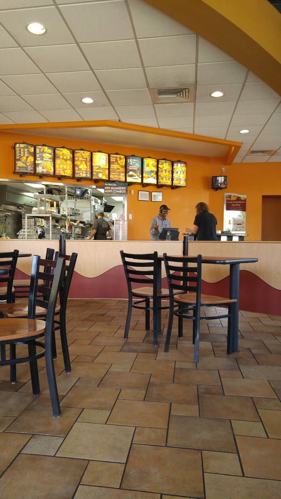 Taco Bell | meal takeaway | 8261 S Howell Ave, Oak Creek, WI 53154, USA | 4147641728 OR +1 414-764-1728