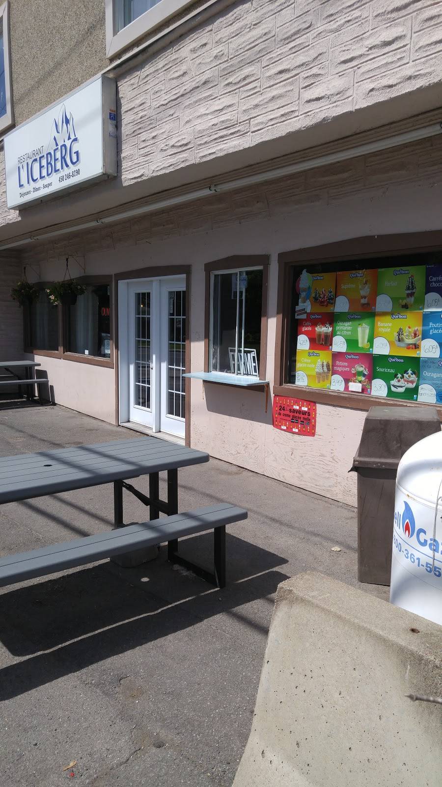 Restaurant LIceberg | restaurant | 51 Rue de lÉglise N, Lacolle, QC J0J 1J0, Canada | 4502468790 OR +1 450-246-8790