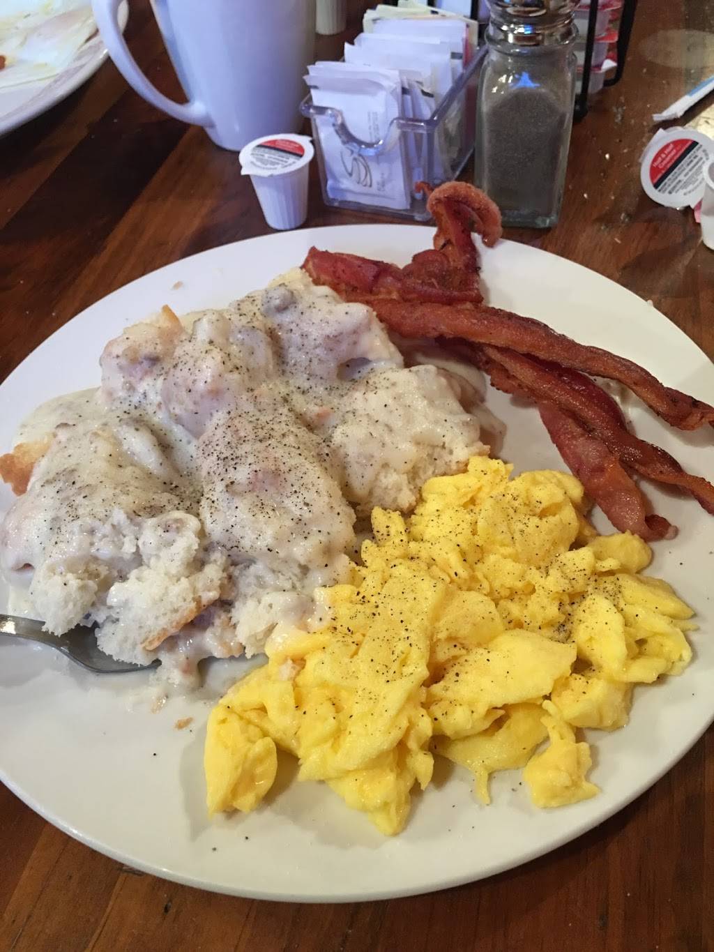 Cimmis Courtyard Cafe | restaurant | 8797 N Main St, Helen, GA 30545, USA | 7068786037 OR +1 706-878-6037