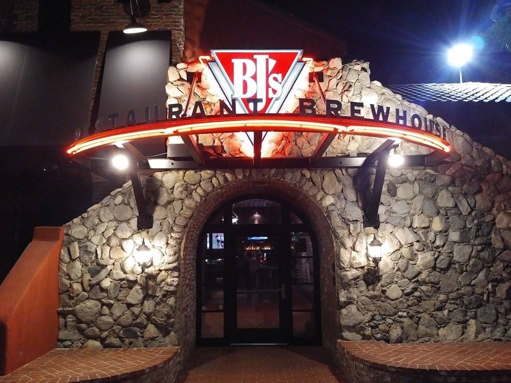 BJ's Restaurant & Brewhouse | 6424 Canoga Ave, Woodland Hills, CA 91367