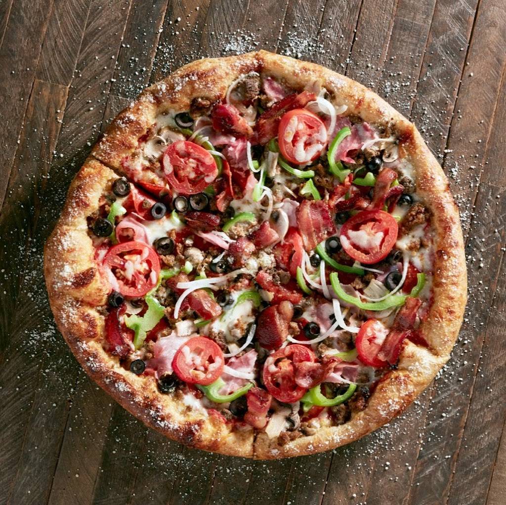 Mellow Mushroom | meal takeaway | 1030 Elden St, Herndon, VA 20170, USA | 7037079300 OR +1 703-707-9300
