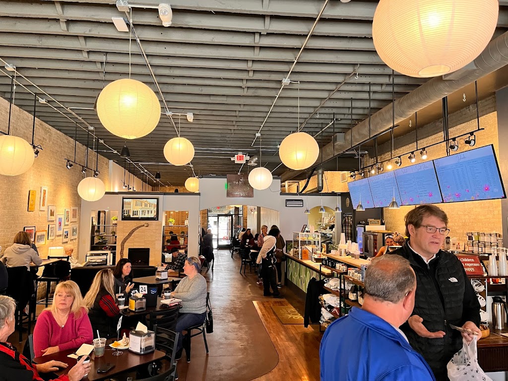 Roots Coffeebar & Cafe | restaurant | 124 E Wisconsin Ave, Oconomowoc, WI 53066, USA | 2623540705 OR +1 262-354-0705