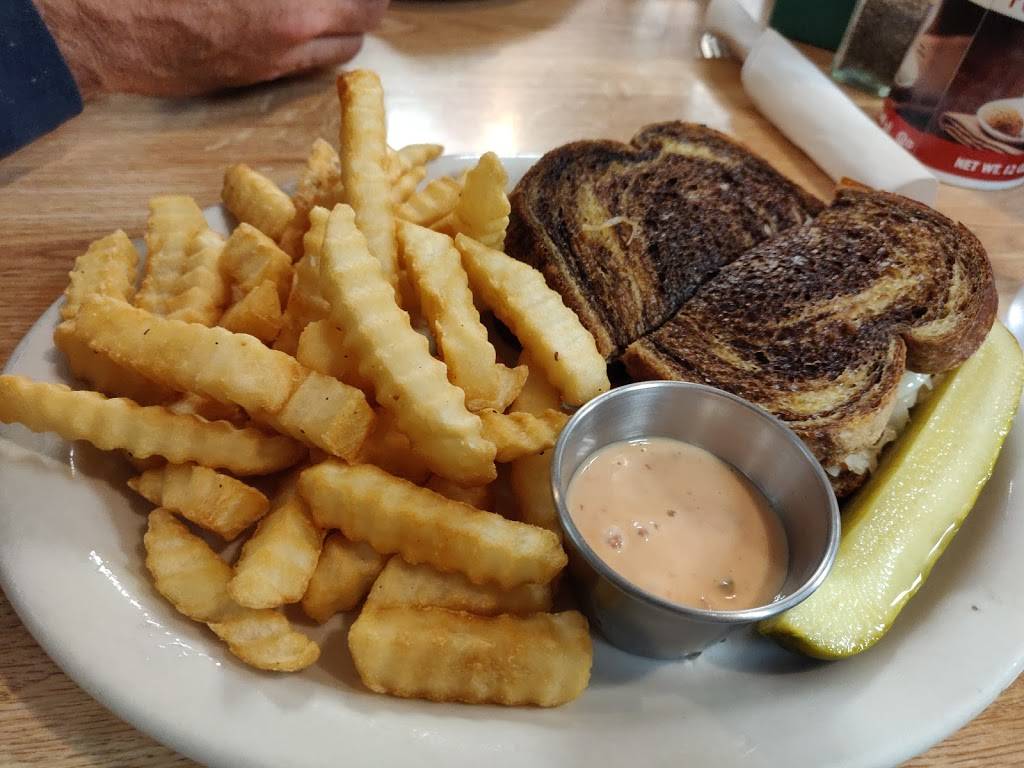 Dutzow Deli & Restaurant | restaurant | 11861 MO-94, Marthasville, MO 63357, USA | 6364332309 OR +1 636-433-2309