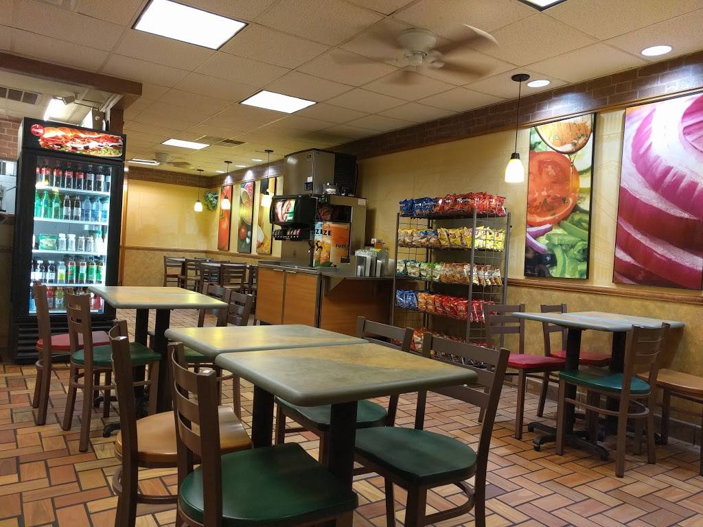 Subway | restaurant | 185 S Mill St, Nashville, IL 62263, USA | 6183278070 OR +1 618-327-8070
