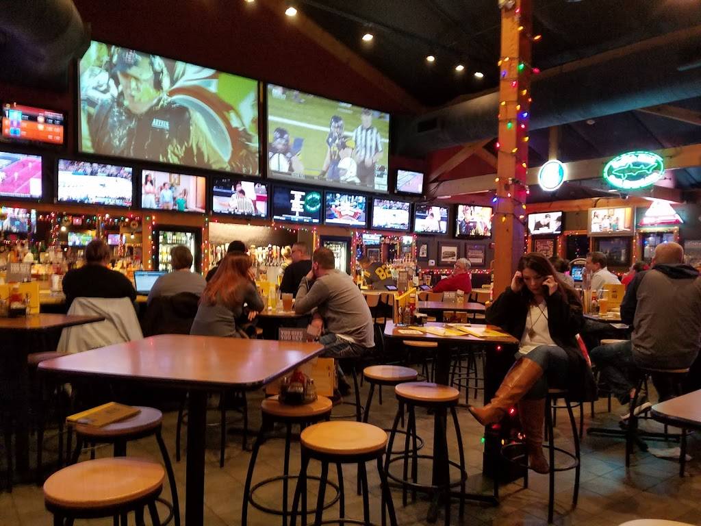 Buffalo Wild Wings | restaurant | 8465 Pearl Rd, Strongsville, OH 44136, USA | 4402439464 OR +1 440-243-9464