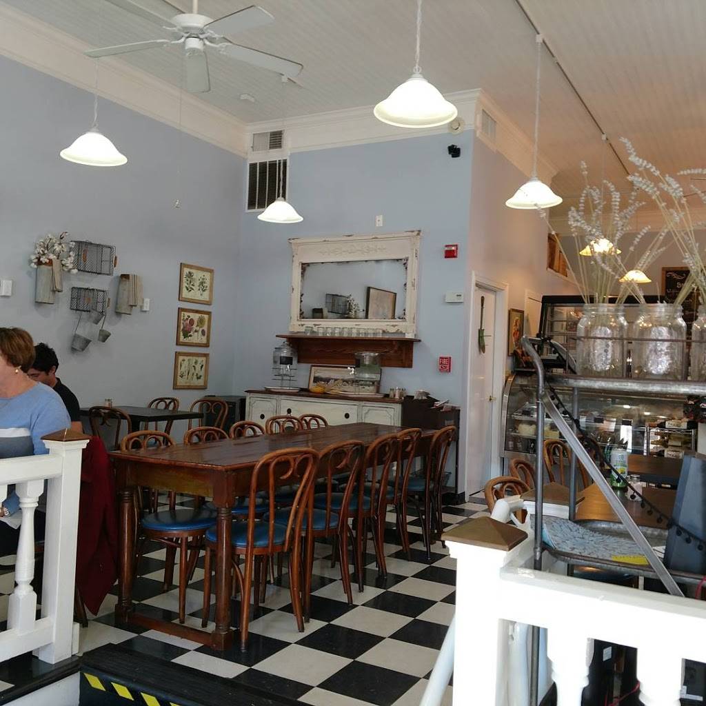 Farmhouse Kitchen & Wares | cafe | 101 W Beverley St, Staunton, VA 24401, USA | 5407127791 OR +1 540-712-7791