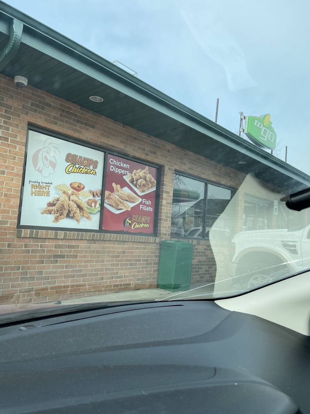 Champs Chicken | meal takeaway | 250 16th Ave SW, Cedar Rapids, IA 52404, USA | 3193643835 OR +1 319-364-3835