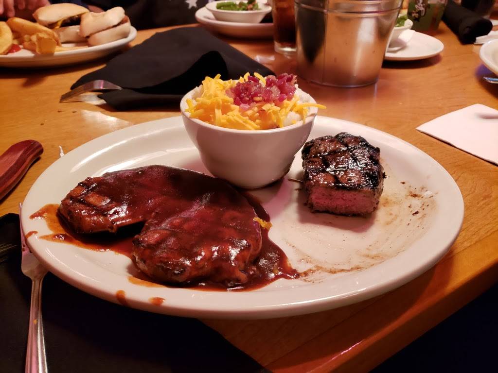 Texas Roadhouse | restaurant | 3786 Parkway, Pigeon Forge, TN 37863, USA | 8652861543 OR +1 865-286-1543