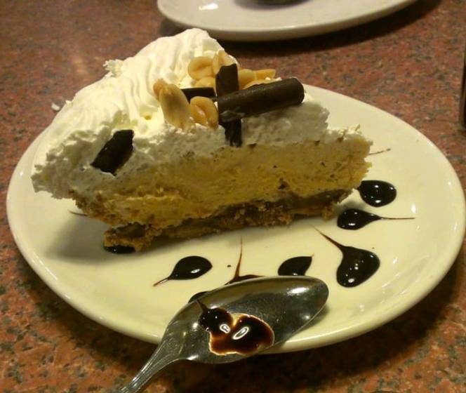 Sharis Cafe and Pies | bakery | 305 SE Chkalov Dr, Vancouver, WA 98683, USA | 3608962728 OR +1 360-896-2728