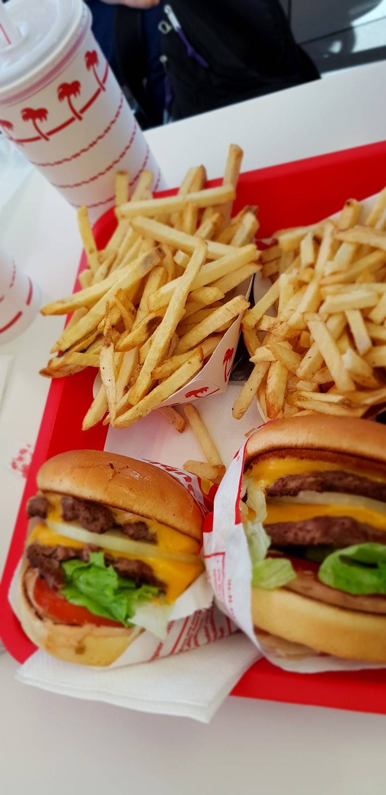 In-N-Out Burger | restaurant | 1616 Sisk Rd, Modesto, CA 95350, USA | 8007861000 OR +1 800-786-1000