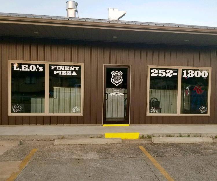 L.E.O.s Finest Pizza | restaurant | 100 S Commercial St suite d, Harrisburg, IL 62946, USA | 6182521300 OR +1 618-252-1300