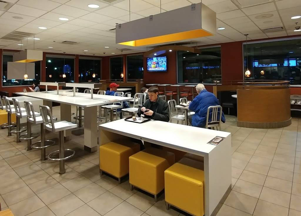McDonalds | cafe | 901 W 23rd St, Lawrence, KS 66046, USA | 7858438522 OR +1 785-843-8522