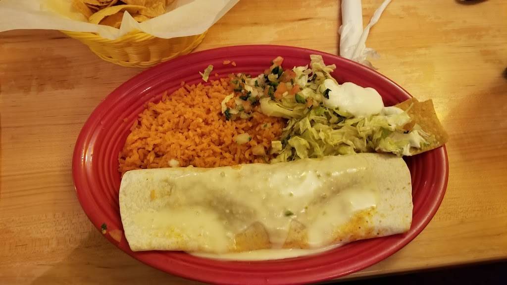 Pueblo Lindo | restaurant | 124 W State St, Paxton, IL 60957, USA | 2173795200 OR +1 217-379-5200