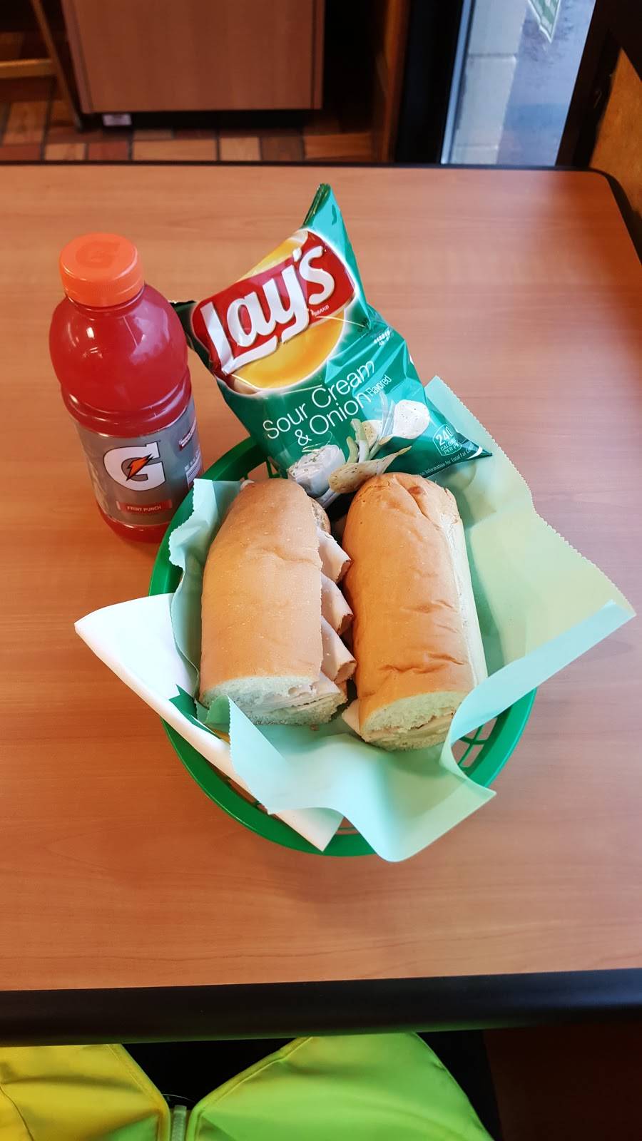 Subway | restaurant | 135 N Chestnut St, Jefferson, OH 44047, USA | 4405763004 OR +1 440-576-3004