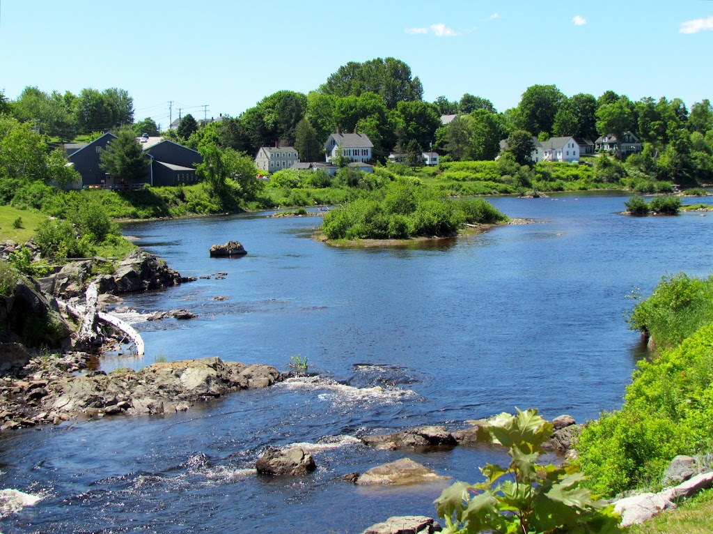 Shell | restaurant | 7 Main St, Machias, ME 04654, USA | 2072553212 OR +1 207-255-3212