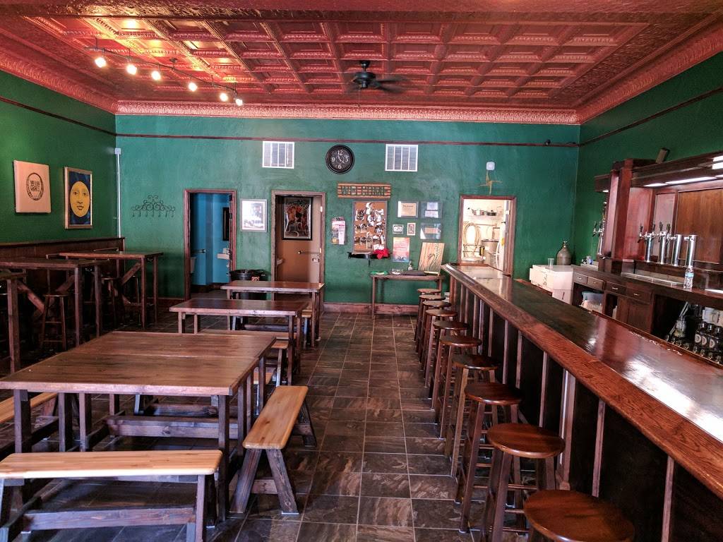 Mollys Pint Brewpub | restaurant | 12 N 13th St, Murphysboro, IL 62966, USA | 6189676267 OR +1 618-967-6267