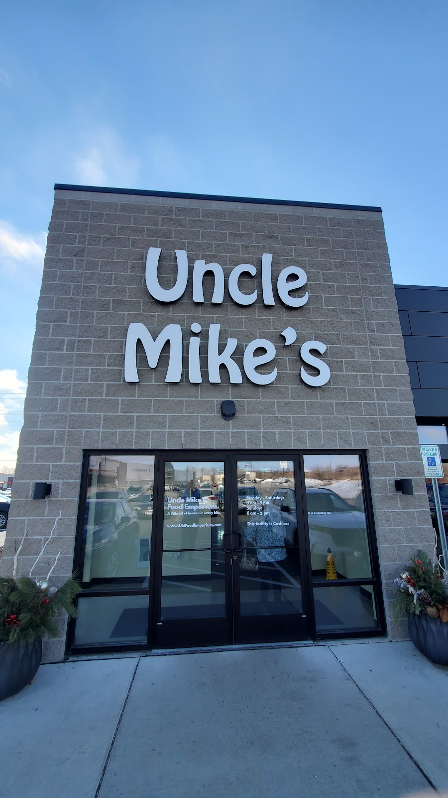 Uncle Mikes Food Emporium | bakery | 3860 W Wisconsin Ave, Appleton, WI 54914, USA | 9202782280 OR +1 920-278-2280