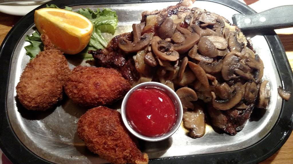 Pine Tree Supper Club 115 W Wisconsin Ave, Tomahawk, WI 54487, USA