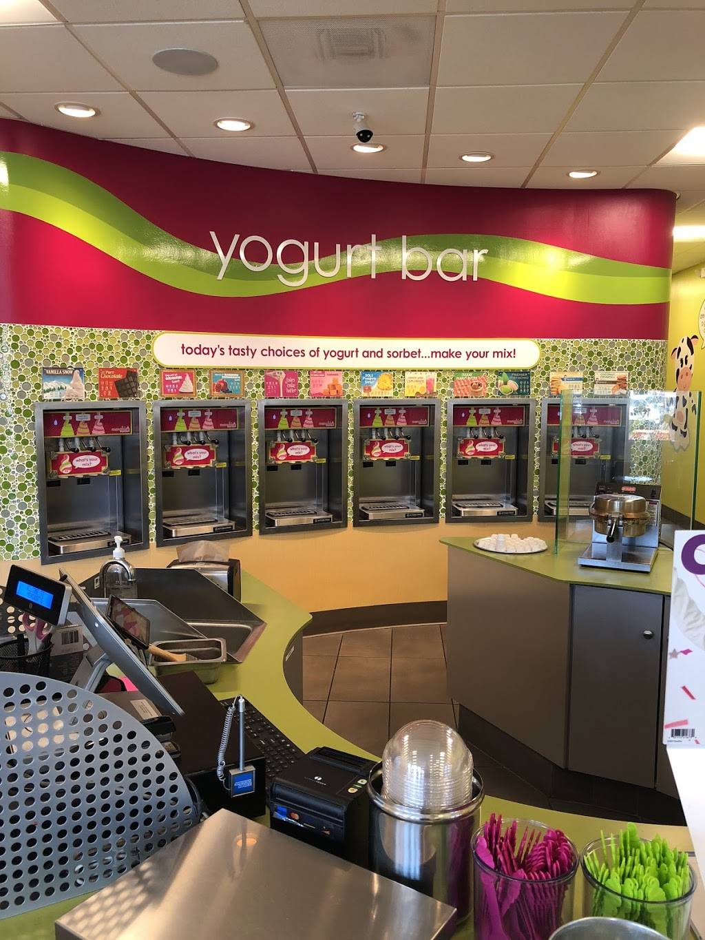 Menchies Frozen Yogurt | bakery | 8046 La Mesa Blvd, La Mesa, CA 91942, USA | 6197246633 OR +1 619-724-6633