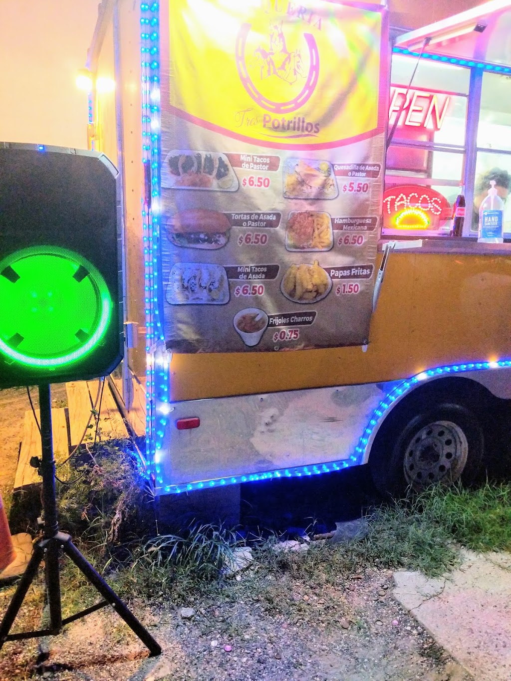 Taqueria Tres Potrillos | restaurant | Carrizo Springs, TX 78834, USA | 2103224542 OR +1 210-322-4542