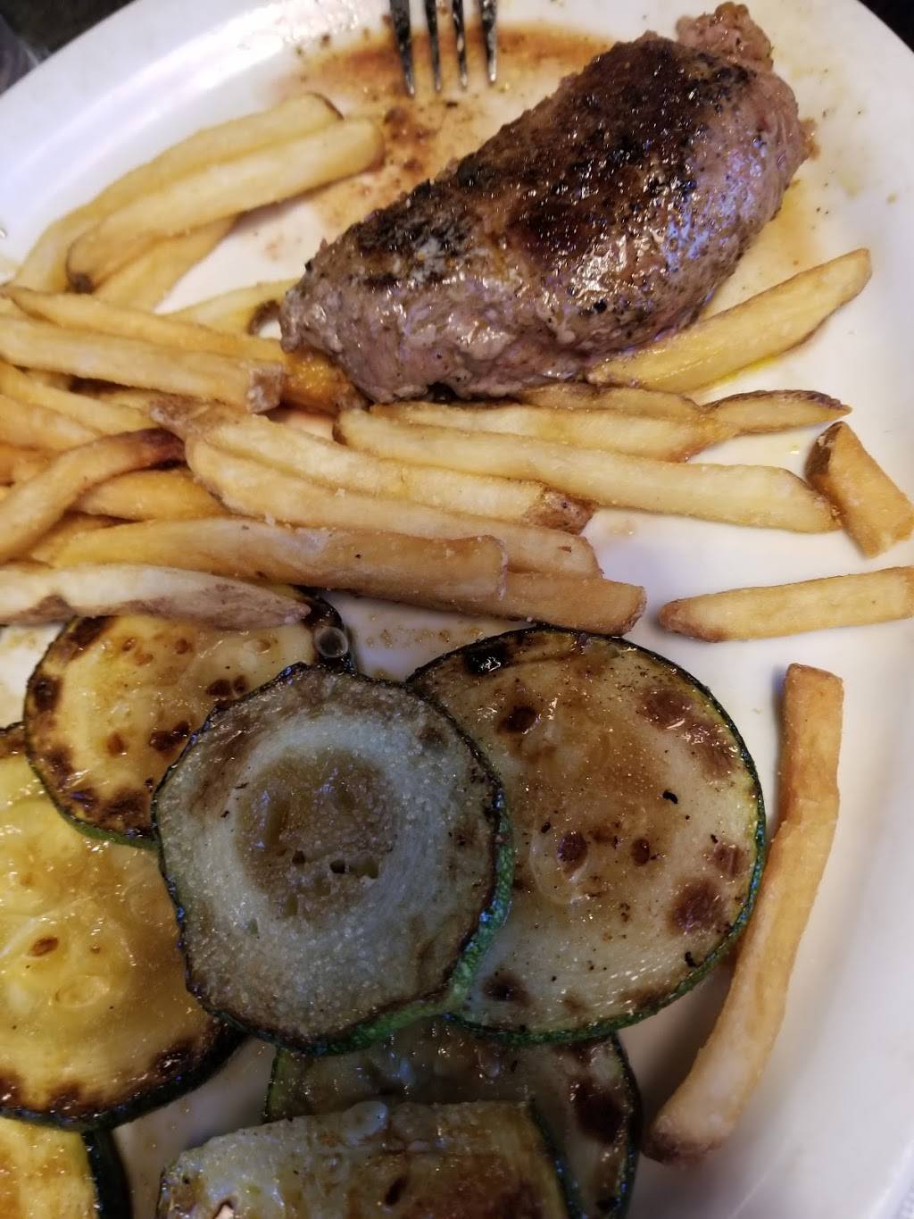 Ruby Tuesday | restaurant | 1936 Cedar Creek Rd, Fayetteville, NC 28312, USA | 9104847122 OR +1 910-484-7122