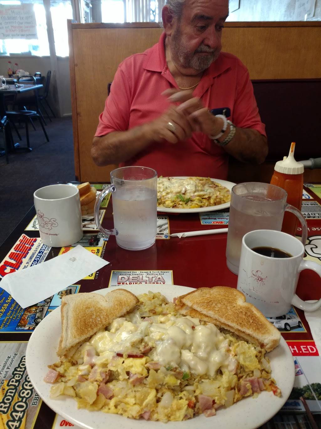 Mugs Restaurant | restaurant | 18 S Chestnut St, Jefferson, OH 44047, USA | 4405767743 OR +1 440-576-7743