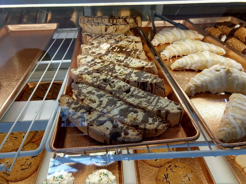 Spotlight Bakery | bakery | 2700 Dollywood Parks Blvd, Pigeon Forge, TN 37863, USA | 8003655996 OR +1 800-365-5996