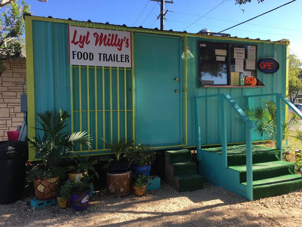 Lyl Millys Food Trailer | restaurant | 15233 Oak St, Lytle, TX 78052, USA | 8305801432 OR +1 830-580-1432
