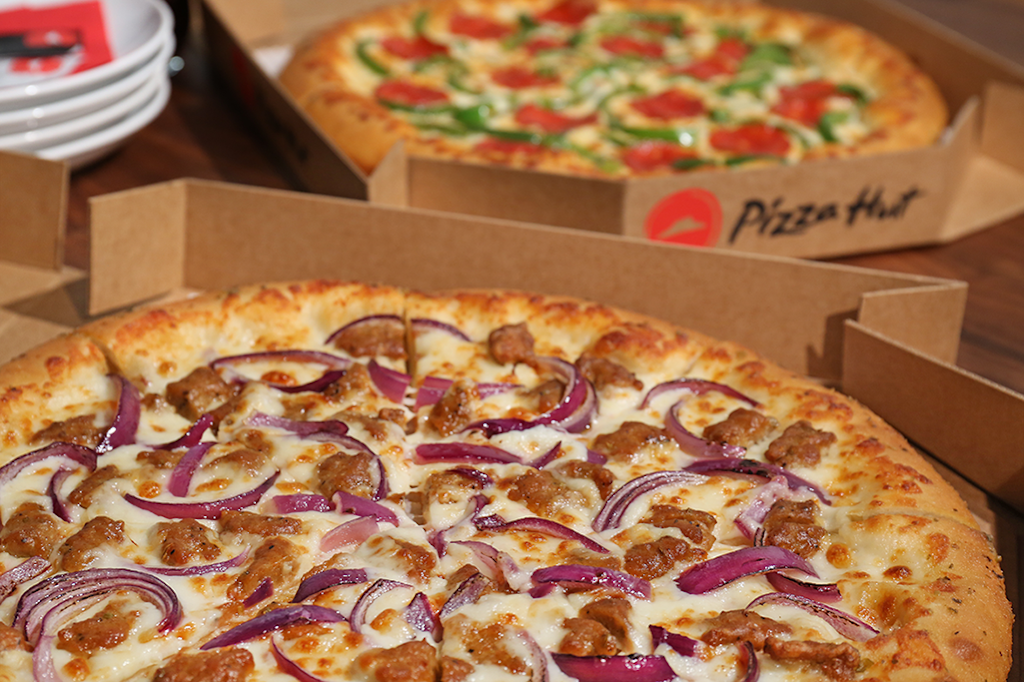 Pizza Hut | meal takeaway | 1230 Camp Jackson Rd, Cahokia, IL 62206, USA | 6183326772 OR +1 618-332-6772