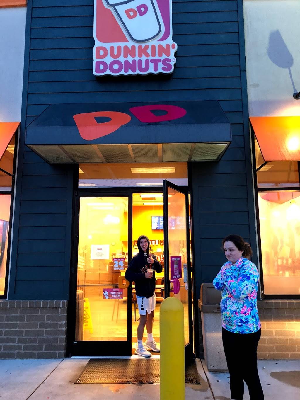 Dunkin | bakery | 24468 Lee Hwy, Abingdon, VA 24211, USA | 2766199447 OR +1 276-619-9447