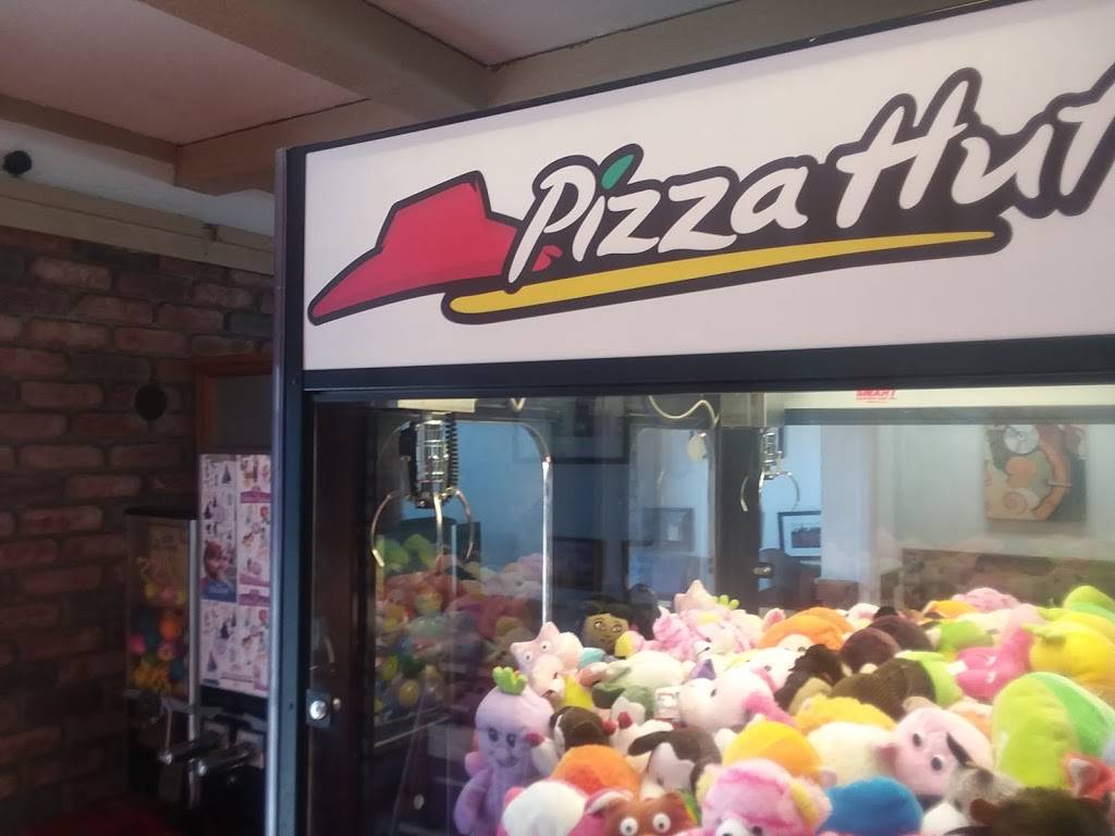 Pizza Hut | meal delivery | 855 S Main Ave suite g, Fallbrook, CA 92028, USA | 7607285864 OR +1 760-728-5864