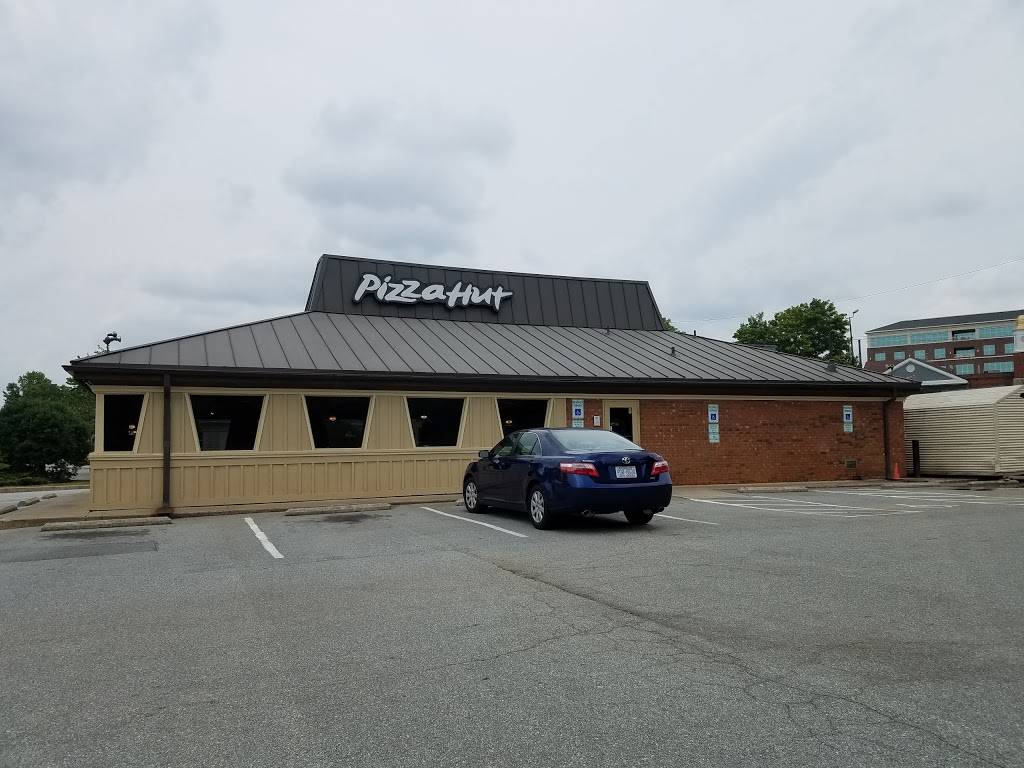 Pizza Hut Restaurant 600 College Rd Greensboro Nc 27410 Usa