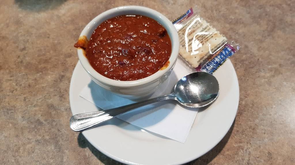 Squeakys Grill & Bar | restaurant | 1150 MN-7, Hutchinson, MN 55350, USA | 3205872352 OR +1 320-587-2352