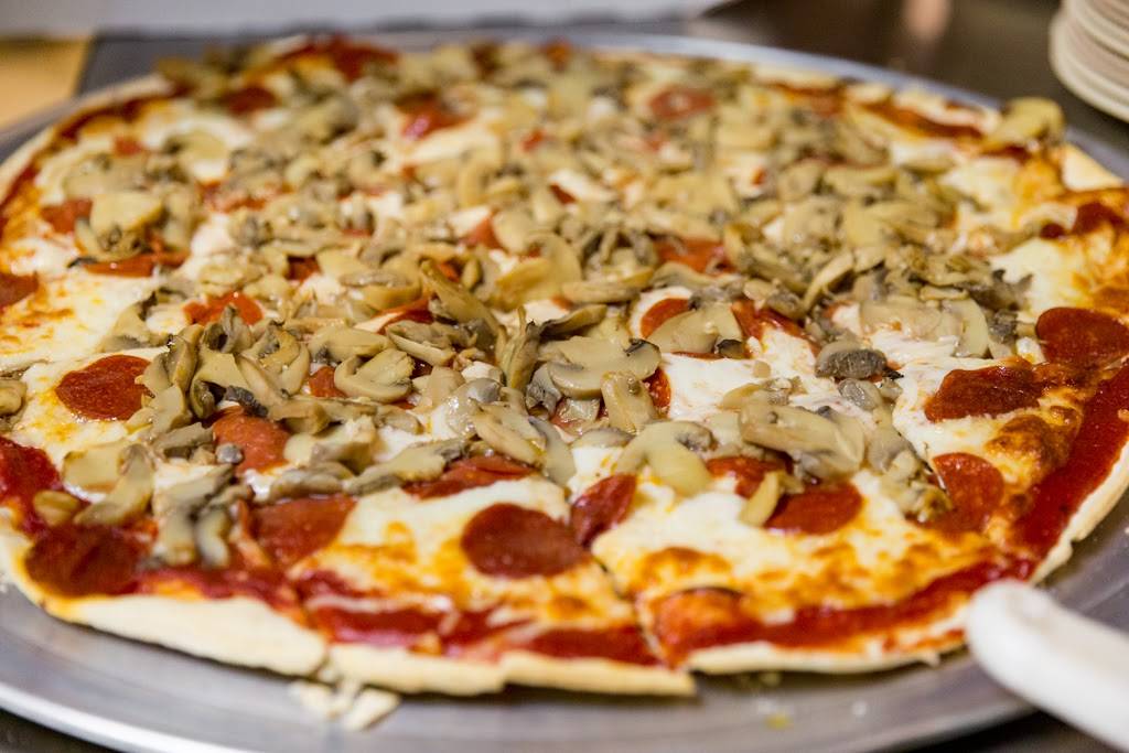 Mimmos Italian Restaurant | restaurant | 114 S Washington St, McLeansboro, IL 62859, USA | 6186434820 OR +1 618-643-4820