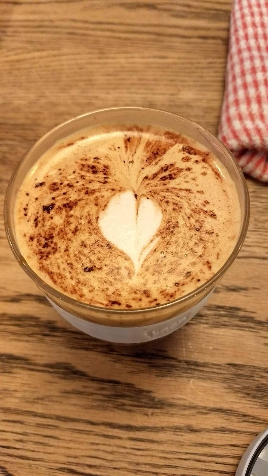 N Latté | cafe | 247 Rue Saint-Charles Ouest, Longueuil, QC J4H 1E1, Canada | 4508761096 OR +1 450-876-1096