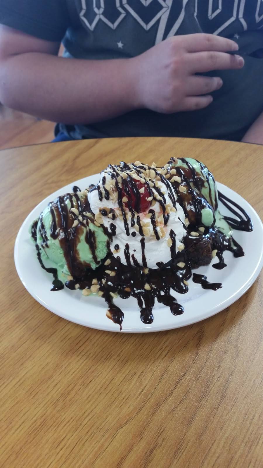 Cedar Village Ice Cream & Sandwich Shop | cafe | 116 Optimist, Springtown, TX 76082, USA | 8176687239 OR +1 817-668-7239